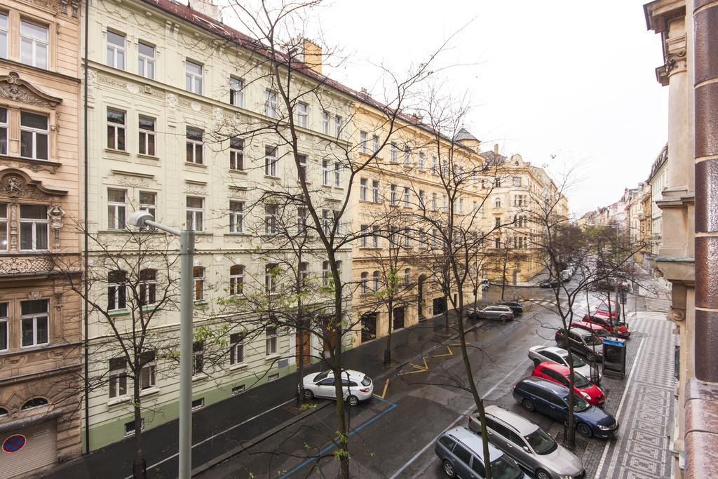 Manesova Astra Apartment Prag Rum bild